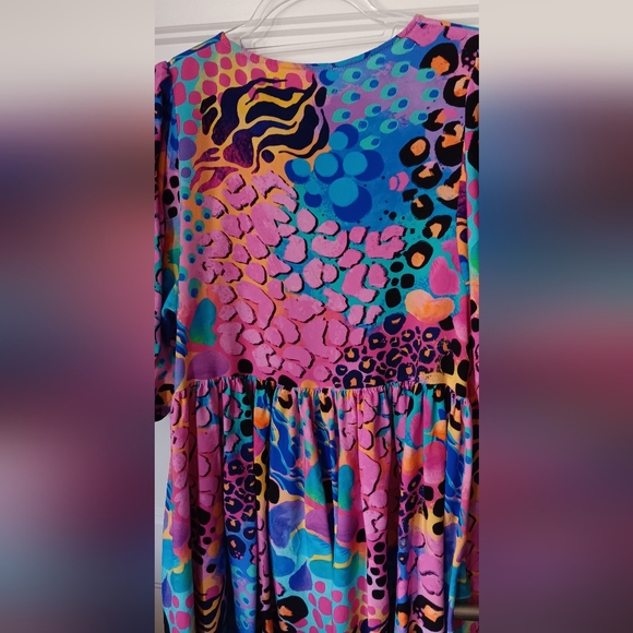 Proud Poppy Dress w/ Pockets & Adjustable Sleeve - Picture 11 of 14